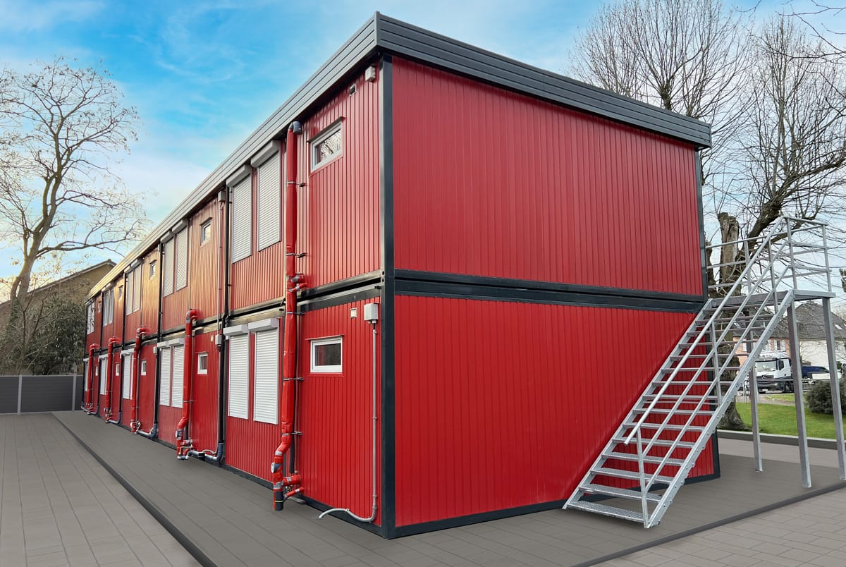 Zweigeschossige Wohncontaineranlage mit Außentreppe
